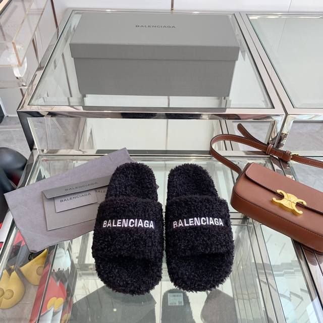 Balenciaga巴黎世家毛拖超舒适光腿穿 回头率满分一年四季都能随意出门就穿博主热门单品推送码数:35-44